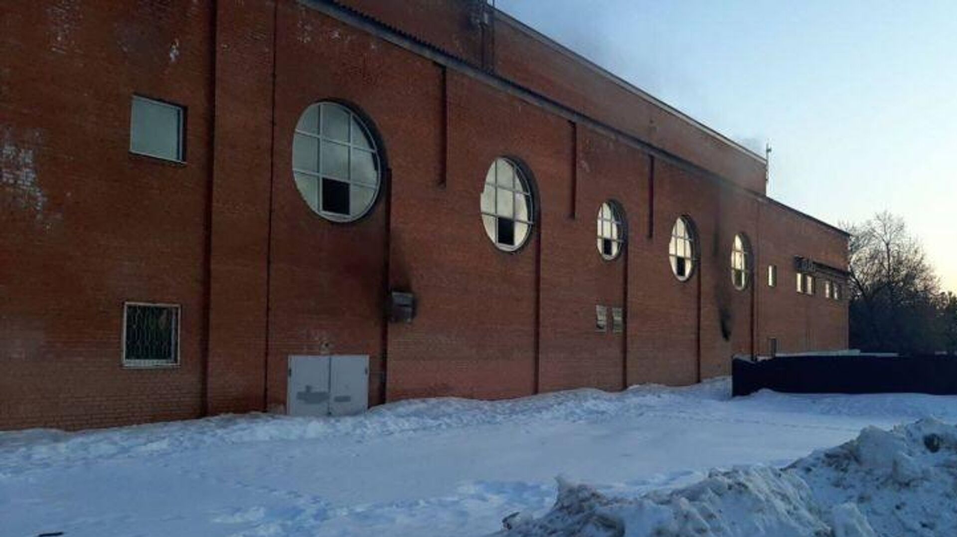 Место пожара в здании электроподстанции Северная в Уфе. 21 марта 2024 - РИА Новости, 1920, 21.03.2024
