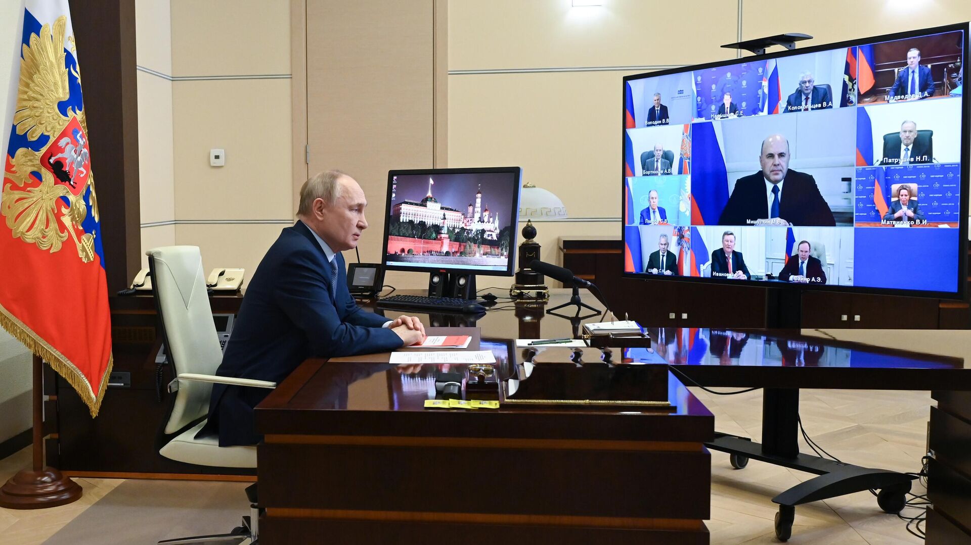 Президент РФ Владимир Путин проводит совещание с постоянными членами Совета безопасности РФ в режиме видеоконференции - РИА Новости, 1920, 04.04.2024