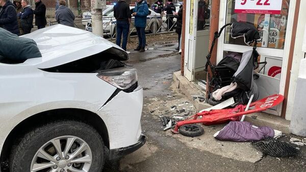 Водитель автомобиля Haval вылетел на тротуар в Костроме