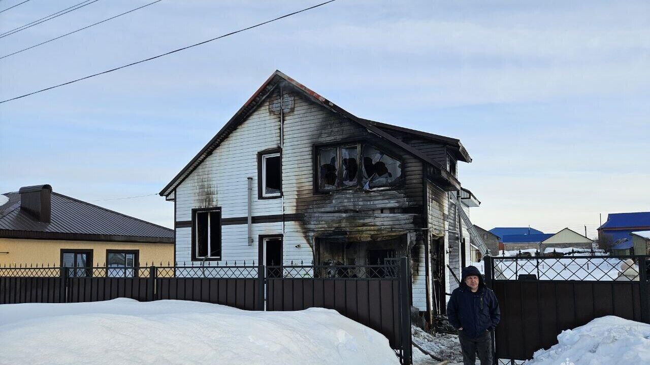 Место пожара в частном доме в Бижбулякском районе Башкирии - РИА Новости, 1920, 22.03.2024