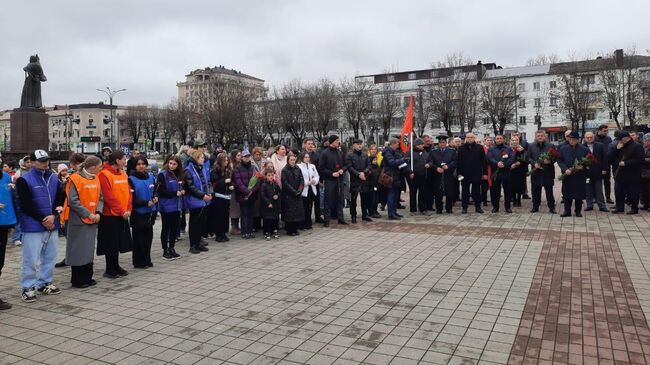 Акция скорби в память о жертвах теракта в подмосковном Крокус Сити Холле в центре Нальчика