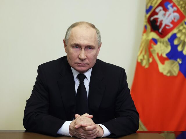 Президент России Владимир Путин во время обращения к гражданам России