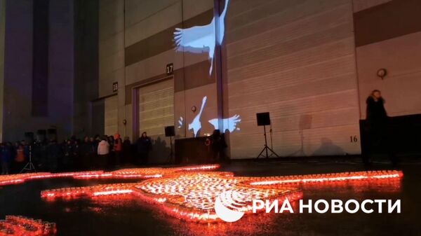 Проекция журавлей на здании Крокуса в память о погибших. Кадр видео