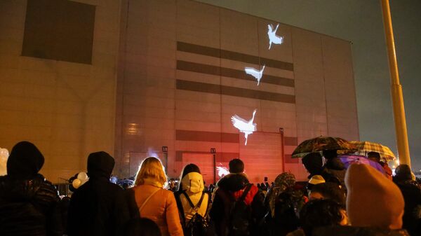 Проекция Летят журавли на здании Crocus City Hall в память о жертвах теракта