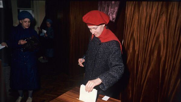 Один из избирательных участков Москвы во время выборов народных депутатов СССР. 26 марта 1989 года