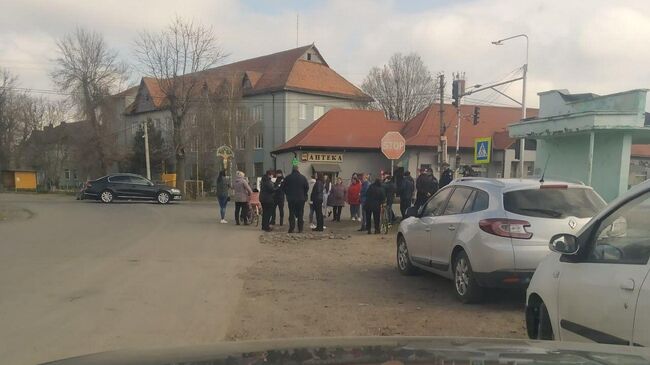 Жители города Мукачево на западе Украины вышли на акцию против массовой мобилизации