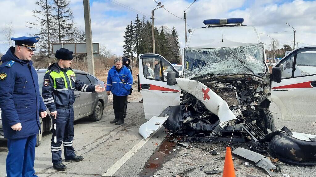 ДТП с участием угнанного автомобиля скорой помощи в поселке Туношна Ярославской области - РИА Новости, 1920, 25.03.2024