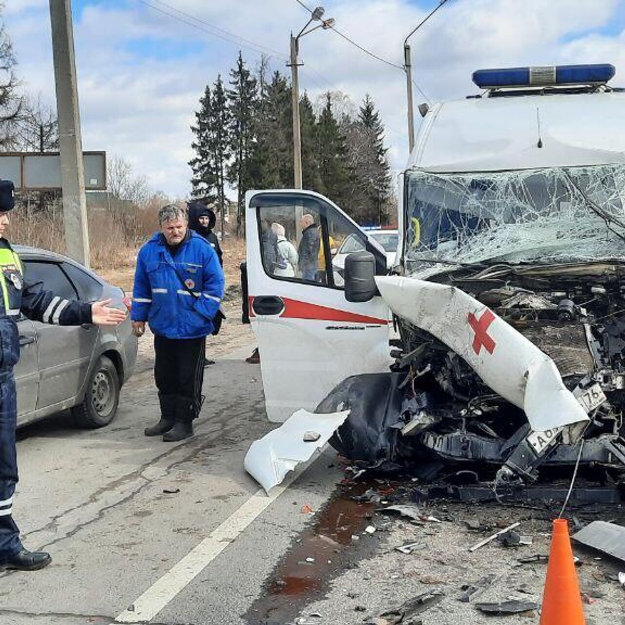 В Ярославской области мужчина после ДТП угнал скорую и снова попал в аварию  - РИА Новости, 25.03.2024