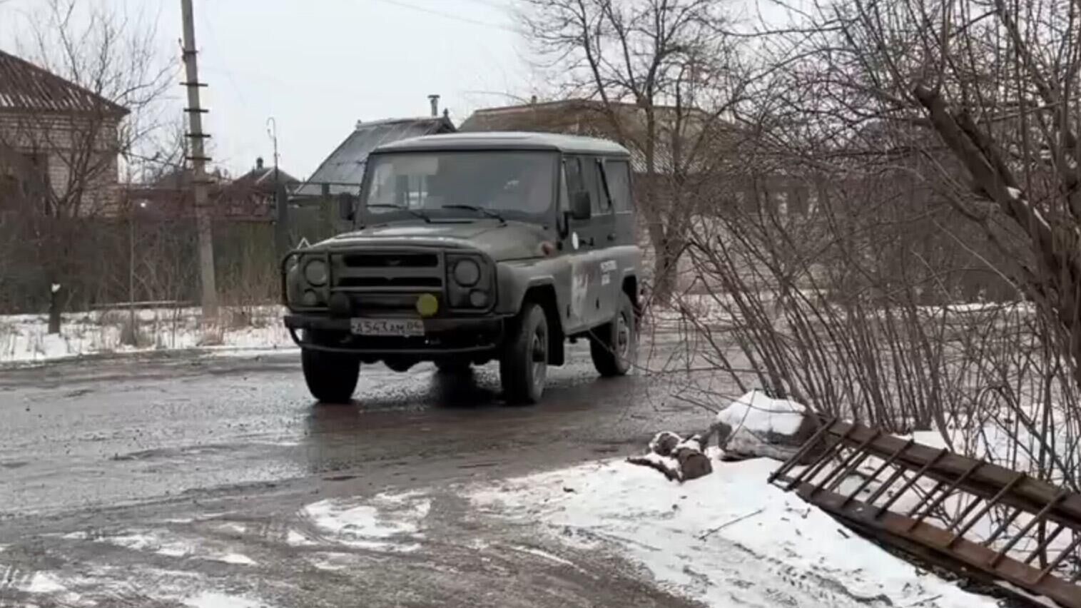 Скриншот из видео передачи автомобиля участникам спецоперации - РИА Новости, 1920, 25.03.2024