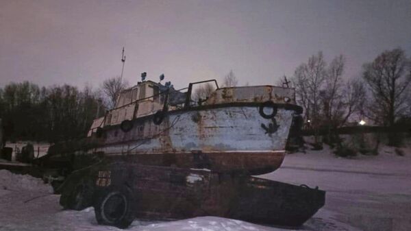 В Яринском затоне реки Обь, расположенного в Ленинском районе города Новосибирска, произошло подтопление находившейся на зимнем отстое баржи, груженной двумя другими судами