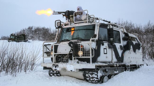 Военнослужащие разведывательного подразделения Печенгской бригады Северного флота на боевых арктических вездеходах Алеут 