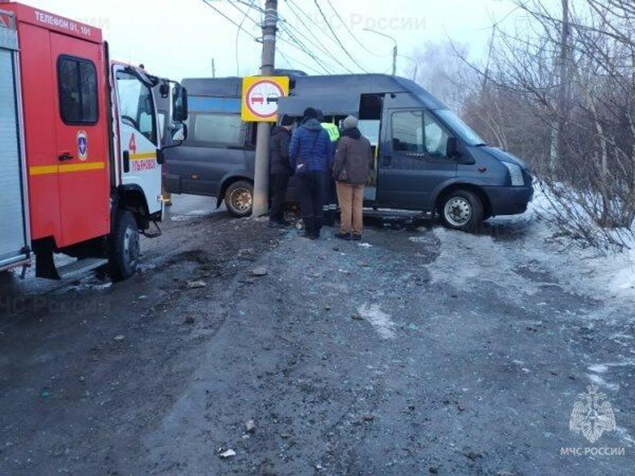 В Ульяновске шесть человек госпитализировали после ДТП с маршруткой - РИА  Новости, 26.03.2024