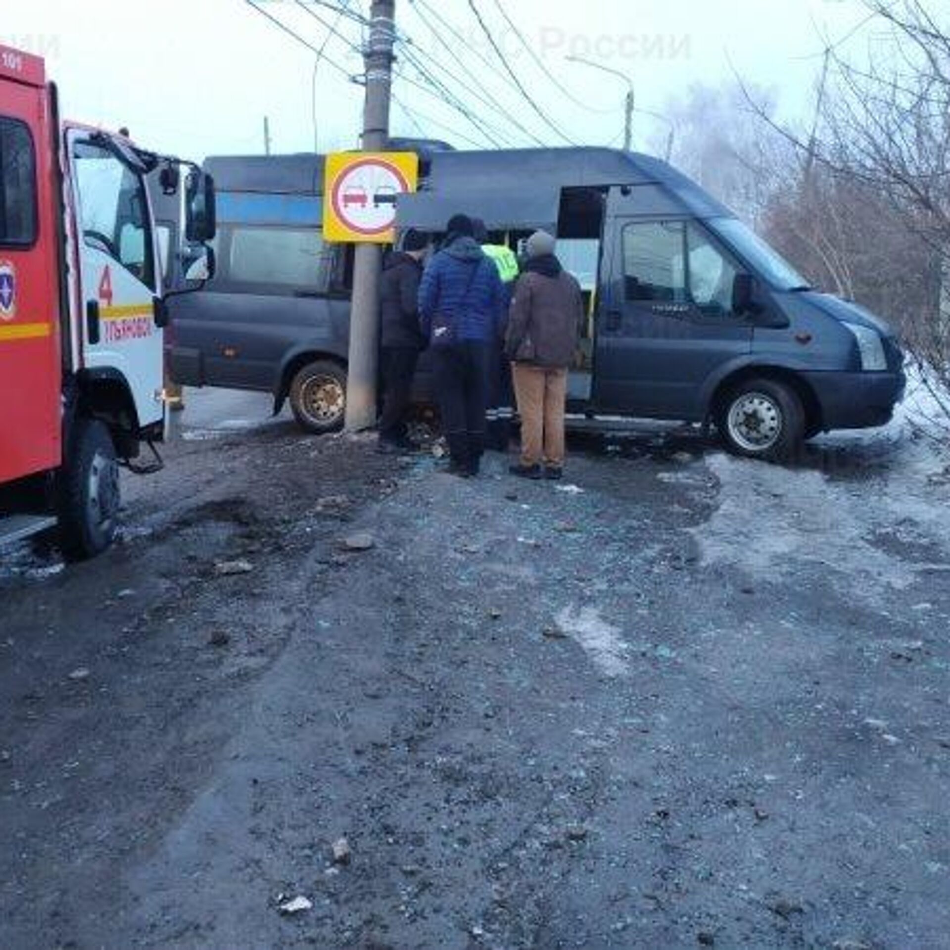 В Ульяновске шесть человек госпитализировали после ДТП с маршруткой - РИА  Новости, 26.03.2024