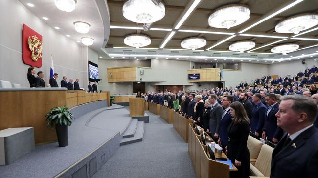 Депутаты Государственной думы РФ во время минуты молчания в память о погибших в результате теракта в Крокус Сити Холле. 26 марта 2024