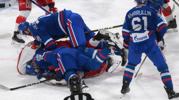 Экс-главный тренер сборной России высказался о судействе в плей-офф КХЛ