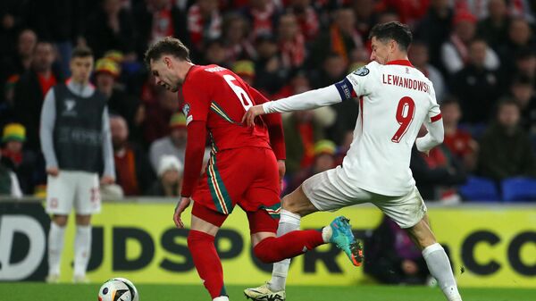 Эпизод матча Уэльс - Польша в стыковом турнире Евро-2024