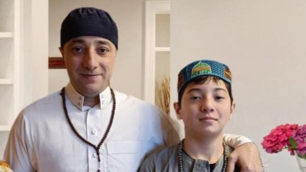 Семья Халиловых - отец Бахтиëр и 15-летний Ислам