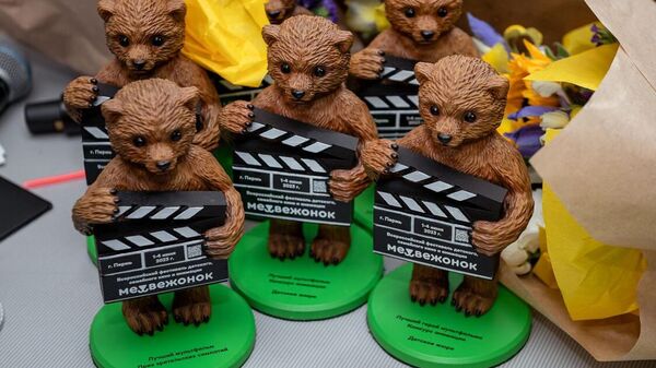 Статуэтки Всероссийского фестиваля детского, семейного кино и анимации Медвежонок