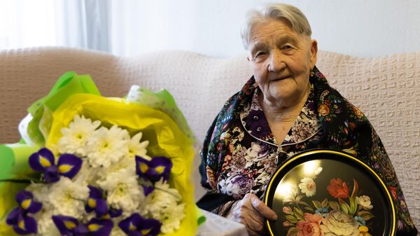 Свыше 13 тысяч жителей Подмосковья старше 80 лет получили подарки на юбилей