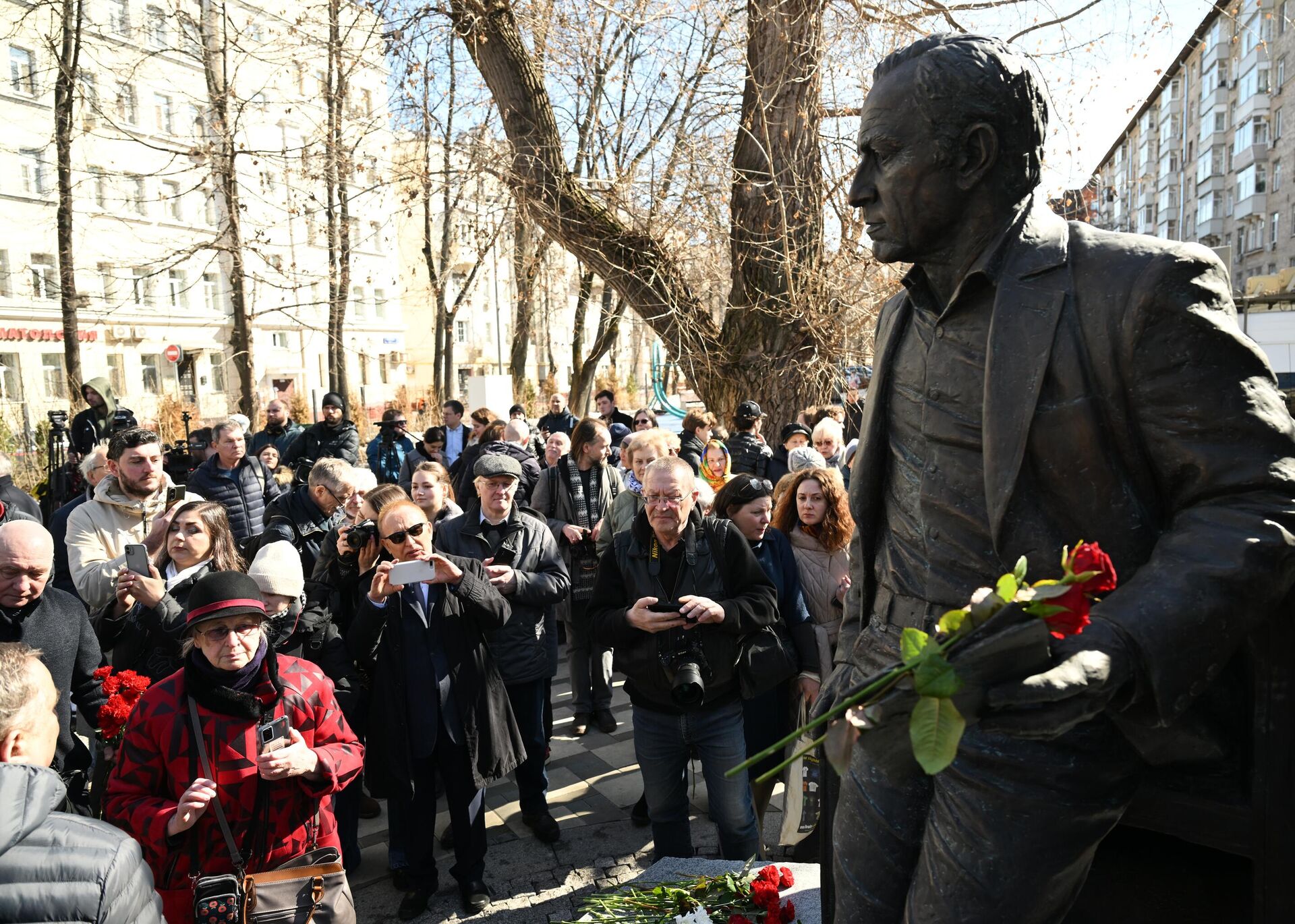 Торжественное открытие памятника Михаилу Ульянову в парке Михайловский сад - РИА Новости, 1920, 27.03.2024