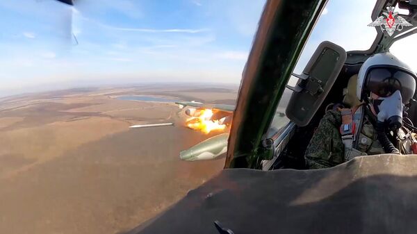 Штурмовики Су-25 наносят удар по подразделениям ВСУ
