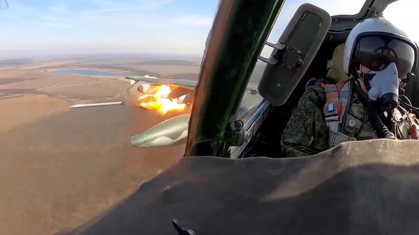 Штурмовики Су-25 наносит удар по подразделениям ВСУ