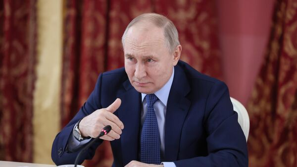 Путин призвал поддержать производство отечественных товаров в сфере туризма