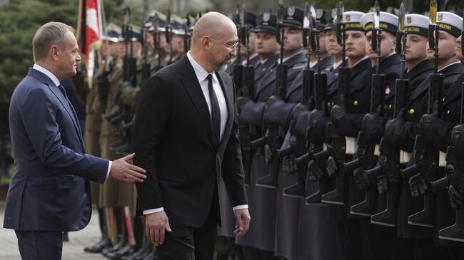 Премьер-министры Польши и Украины Дональд Туск и Денис Шмыгаль во время встречи в Варшаве. 28 марта 2024