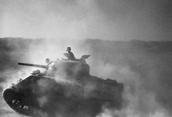 Крымская наступательная операция. Советские танки на подступах к Севастополю.