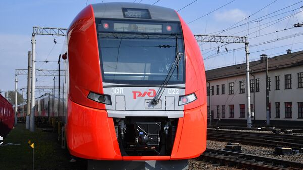 Скоростной поезд Ласточка прибывает на центральный железнодорожный вокзал Минска