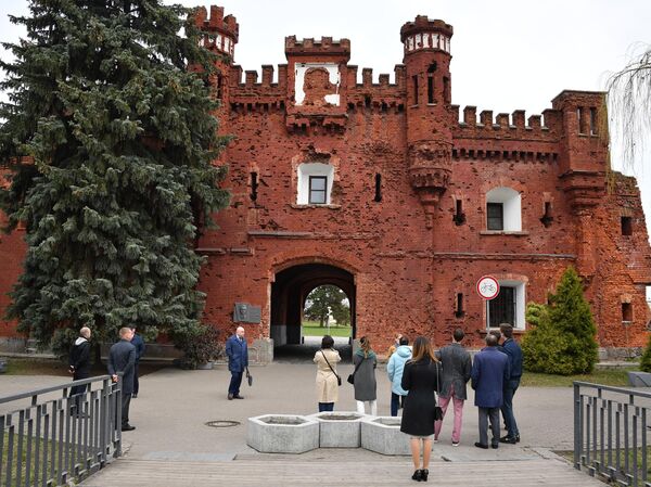 Холмские ворота мемориального комплекса Брестская крепость — герой