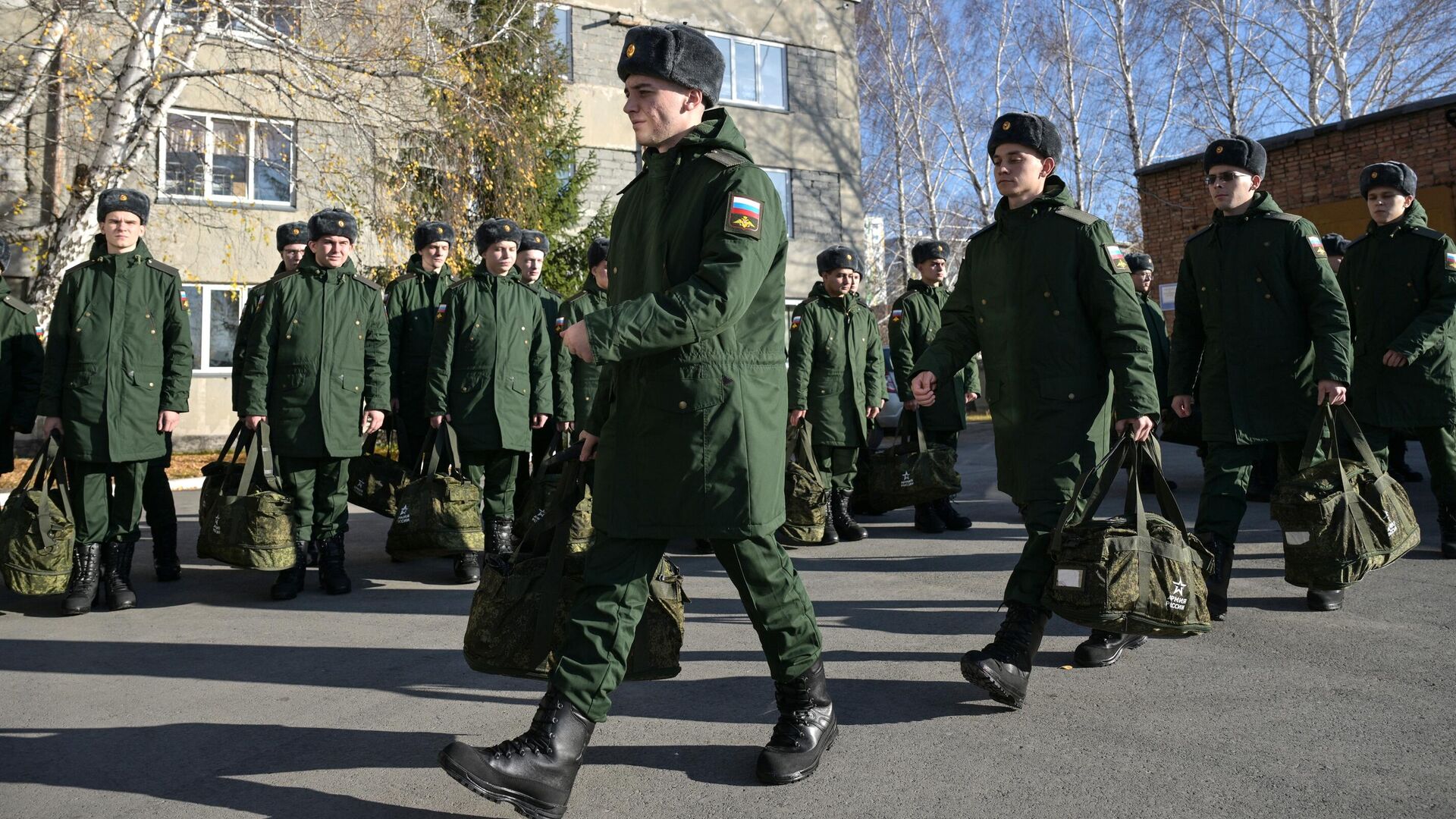 Призывники в сборном пункте в Новосибирской области перед отправкой к местам несения службы в Вооруженных силах Российской Федерации - РИА Новости, 1920, 29.03.2024