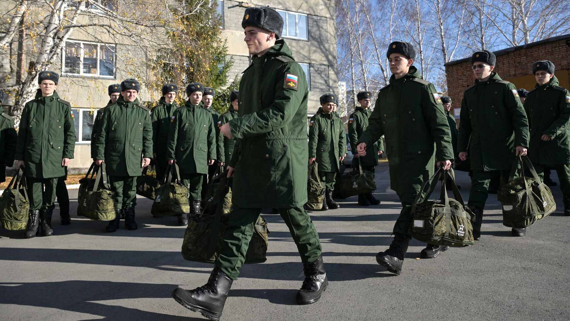 Призывники в сборном пункте в Новосибирской области перед отправкой к местам несения службы в Вооруженных силах Российской Федерации - РИА Новости, 1920, 29.03.2024