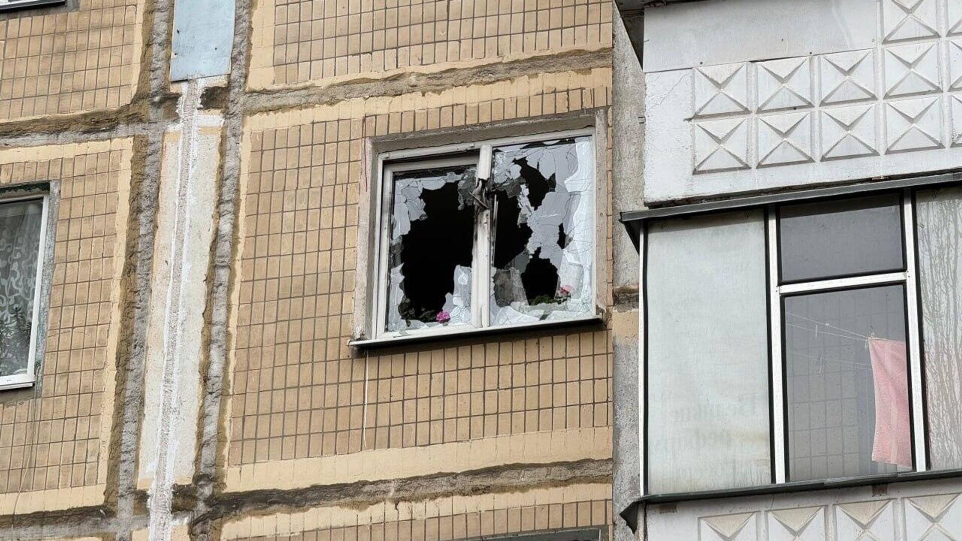 Последствия атаки ВСУ жилого дома в Белгороде - РИА Новости, 1920, 29.03.2024