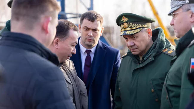 Министр обороны РФ Сергей Шойгу проверяет ход выполнения государственного оборонного заказа предприятиями оборонно-промышленного комплекса в Алтайском крае. 30 марта 2024