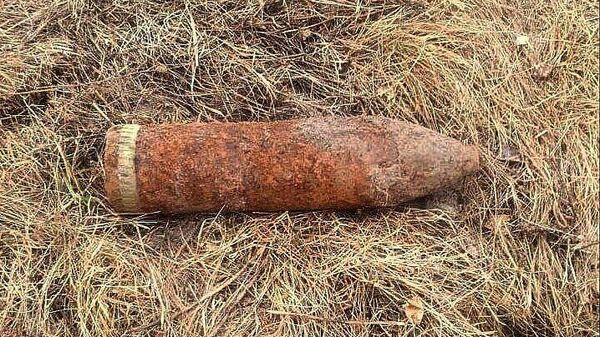 Артиллерийский снаряд времён Великой Отечественной войны, обнаруженный в Петергофе