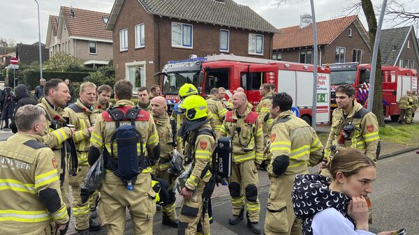 Спасатели на месте захвата заложников в кафе в Нидерландах