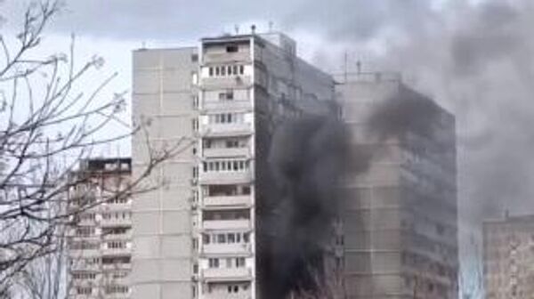 Место пожара в многоквартирном доме на улице Озерной в Москве. 30 марта 2024