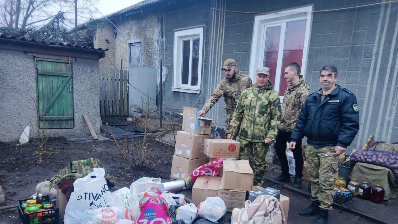 Отряд Казачья Сотня вместе с казаками Лазаревского казачьего общества привезли гуманитарный груз в город Горское в Луганской Народной Республике  - РИА Новости, 1920, 30.03.2024