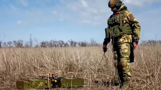 У них всегда на позиции грязно – операторы БПЛА об опорном пункте противника