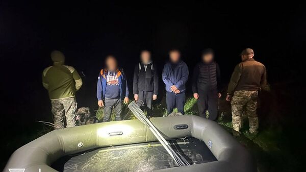 Задержанные граждане Украины, которые на лодке пытались незаконно пересечь границу с Венгрией