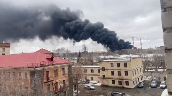 Пожар на территории Уралмашзавода в Екатеринбурге. Кадр видео очевидца