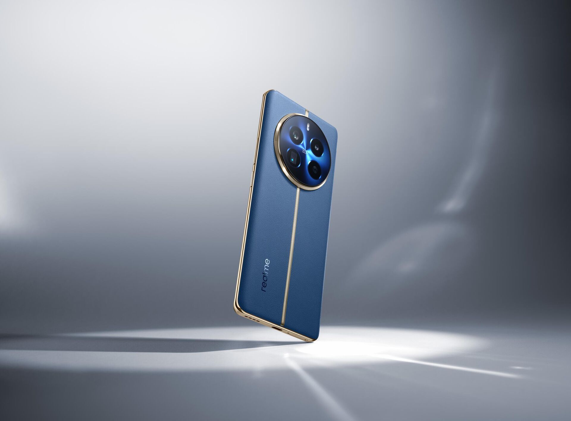 Новая серия смартфонов realme 12 Pro поступила в продажу в М.Видео