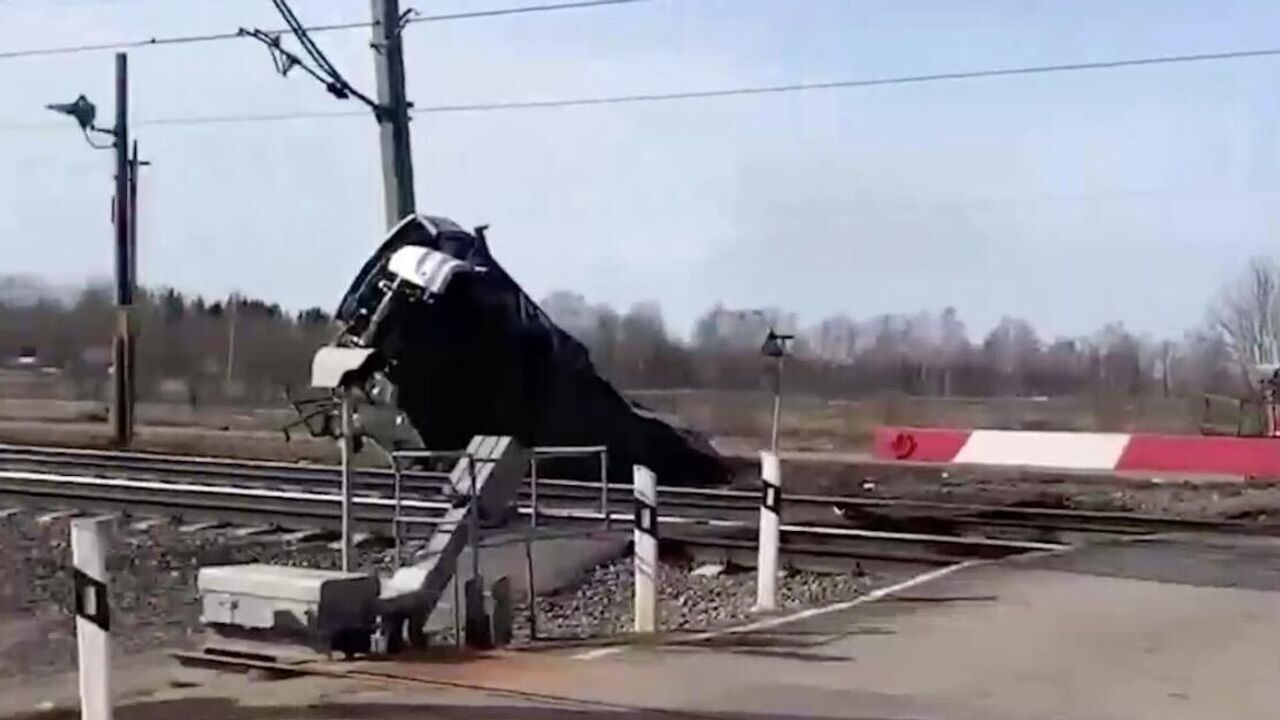 Дежурный на переезде под Ярославлем, где поезд врезался в автобус, был пьян  - РИА Новости, 02.04.2024