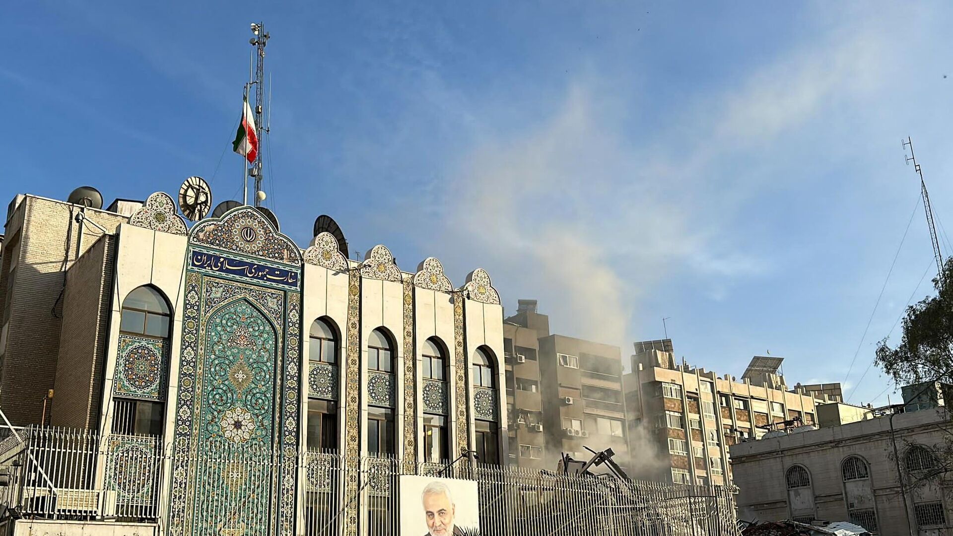 Место ракетного удара Израиля рядом с посольством Ирана в Дамаске - РИА Новости, 1920, 01.04.2024