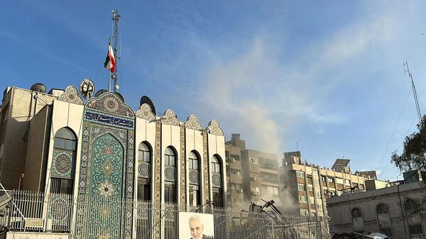 Место ракетного удара Израиля рядом с посольством Ирана в Дамаске