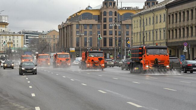 Промывка моющим средством дорог и тротуаров в Москве