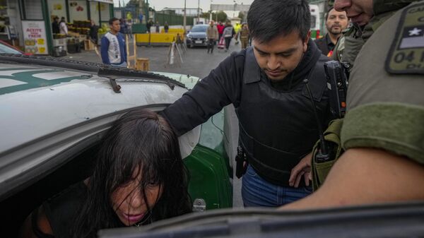 Задержание женщины, открывшей стрельбу на рынке в Чили. 1 апреля 2024