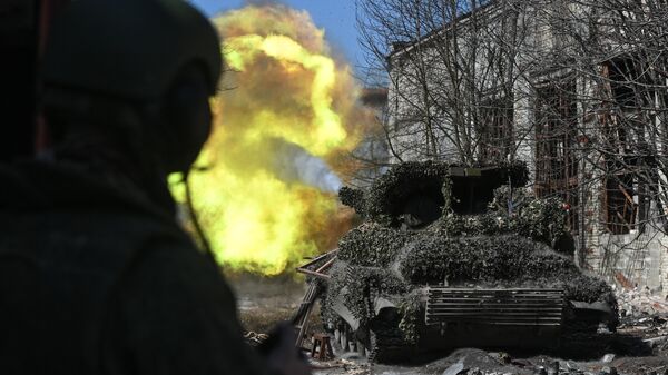 Танк Т-72 группировки войск Центр во время выполнения боевых задач в зоне специальной военной операции
