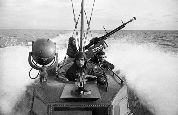 クリミア攻撃作戦。戦闘任務に就く魚雷艇の船員。黒海艦隊。